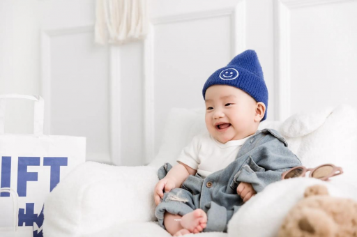 阳泉宝宝吃奶蹬腿烦躁扭动